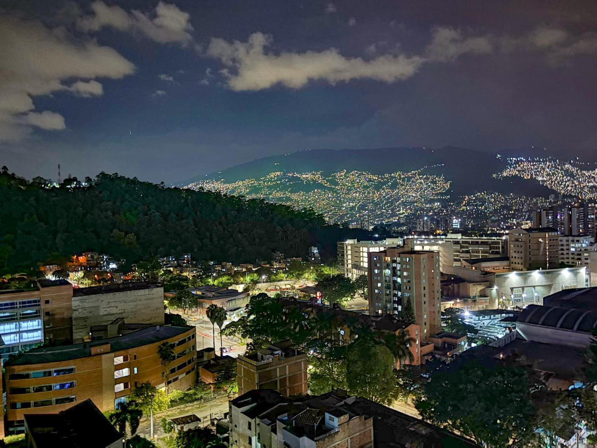 Tequendama Hotel Medellin - Estadio Bagian luar foto
